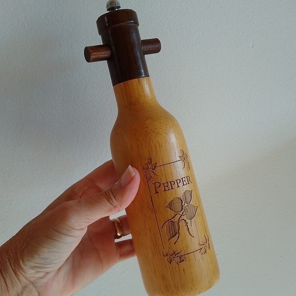 Vintage Cook's Club Wooden Pepper Mill Bottle Shaped Carved Botanical 9" Tall - Picture 1 of 9